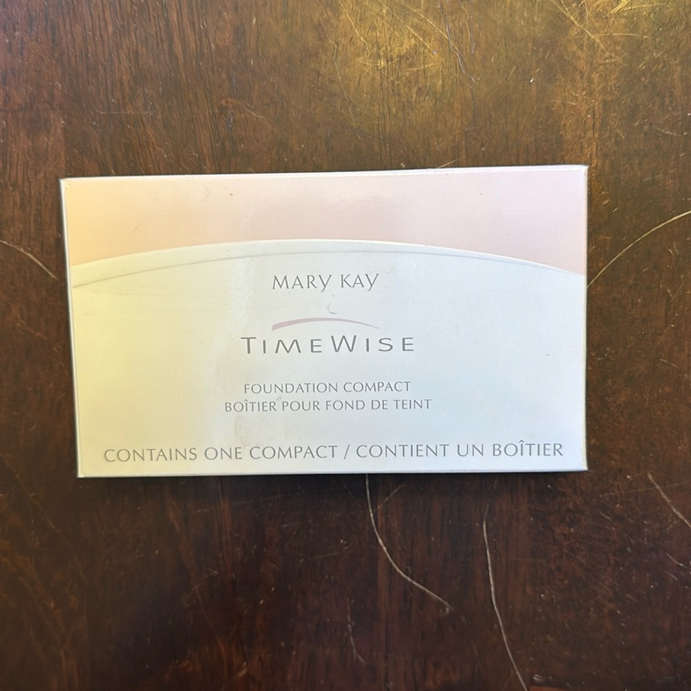 NIB Mary Kay Time Wise Foundation Compact 8100